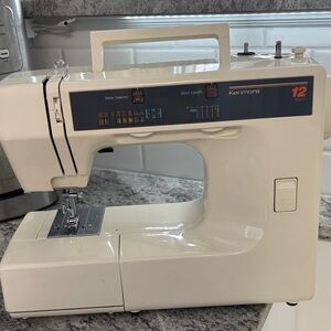 Vintage Kenmore Free Arm 12 Stitch Sewing Machine Attachments 385.1278180 Works!